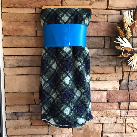 Columbia blue green plaid Sherpa Plush Throw - Picture 5 of 7